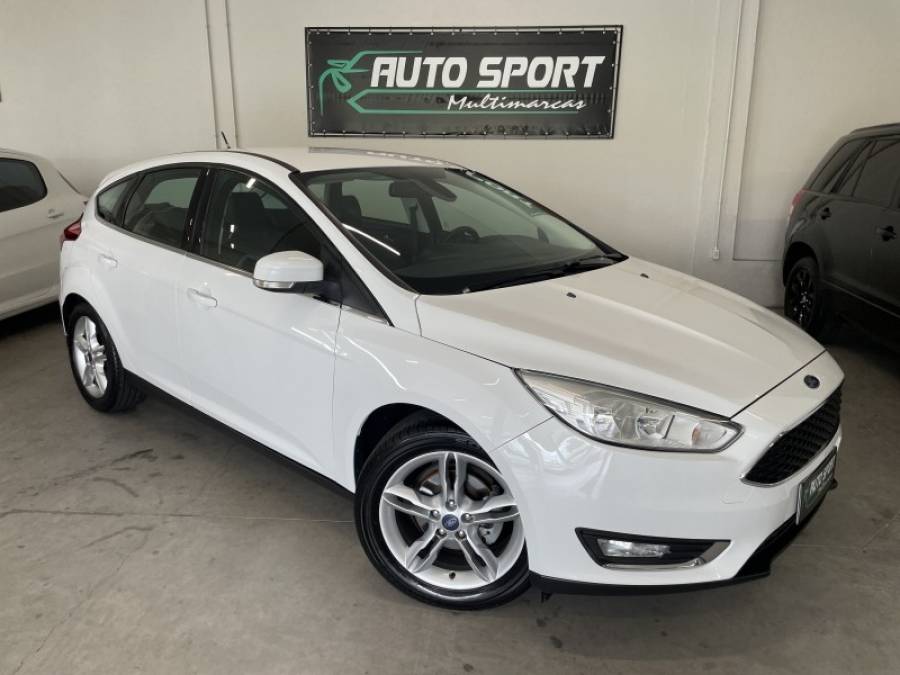 FORD - FOCUS - 2015/2016 - Branca - R$ 59.900,00