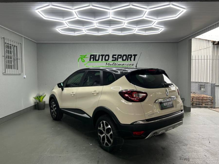 RENAULT - CAPTUR - 2017/2018 - Bege - R$ 78.800,00
