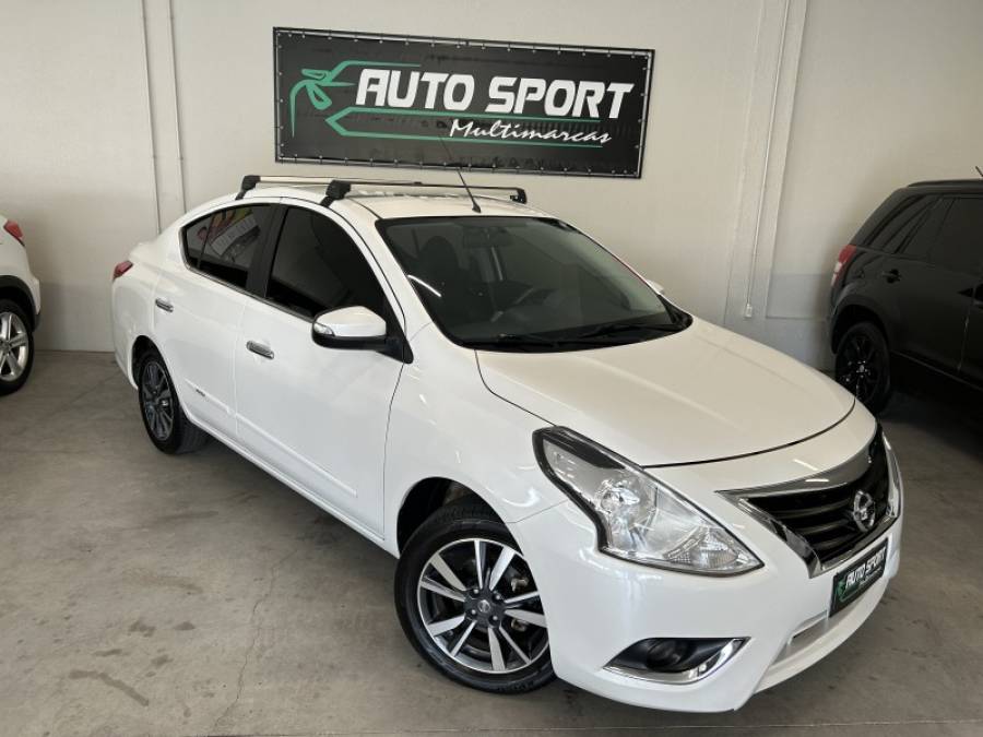 NISSAN - VERSA - 2017/2018 - Branca - R$ 65.000,00