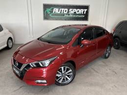 NISSAN - VERSA - 2022/2023 - Vermelha - R$ 98.800,00