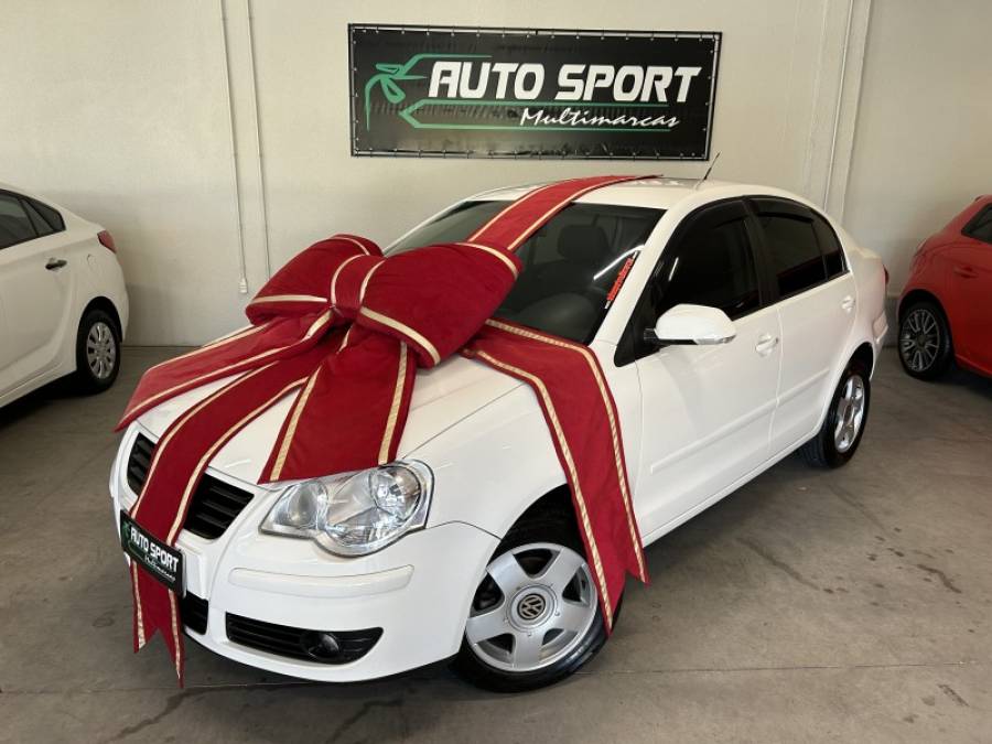 VOLKSWAGEN - POLO SEDAN - 2010/2011 - Branca - R$ 41.000,00