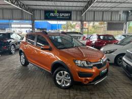 RENAULT - SANDERO - 2015/2015 - Laranja - R$ 46.000,00