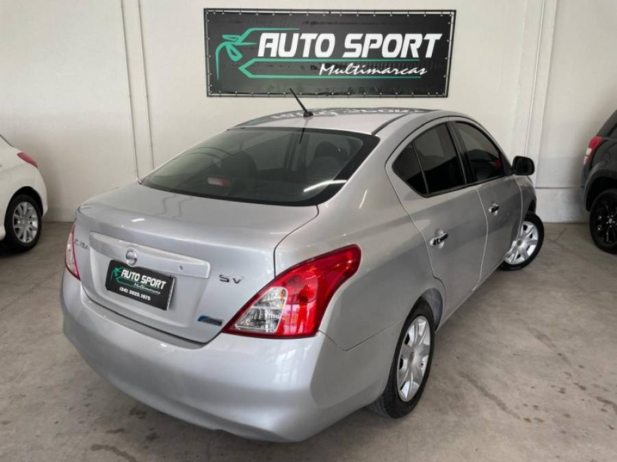 NISSAN - VERSA - 2012/2012 - Prata - R$ 33.900,00