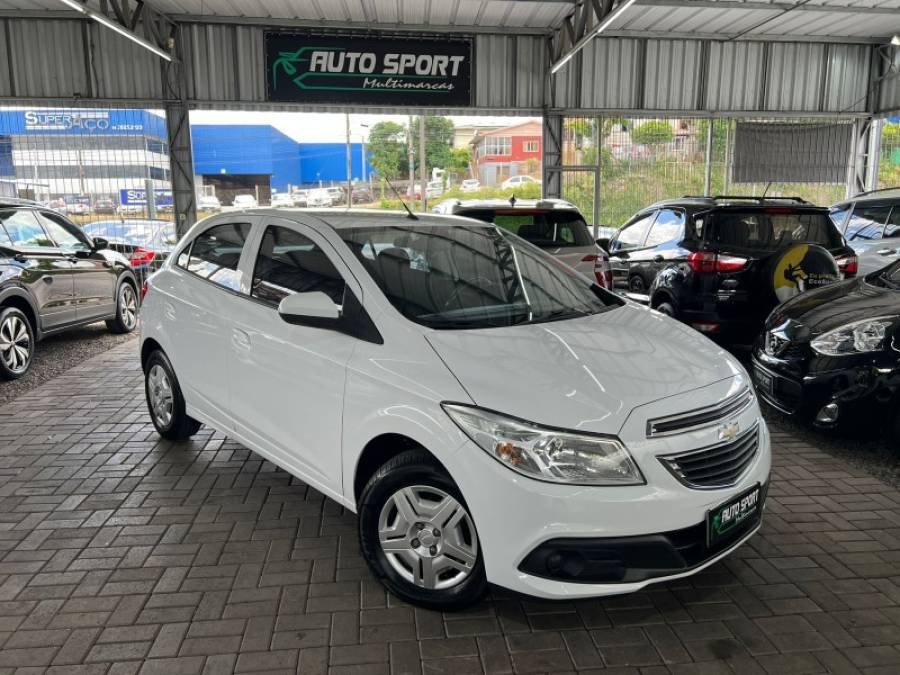 CHEVROLET - ONIX - 2014/2014 - Branca - R$ 43.900,00