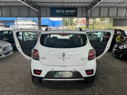 RENAULT - SANDERO - 2015/2015 - Branca - R$ 47.900,00