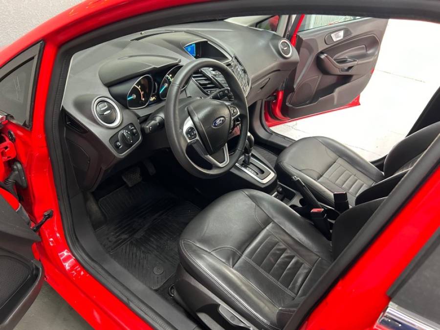 FORD - FIESTA - 2013/2014 - Vermelha - R$ 45.000,00