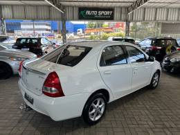 TOYOTA - ETIOS - 2013/2013 - Branca - R$ 43.900,00