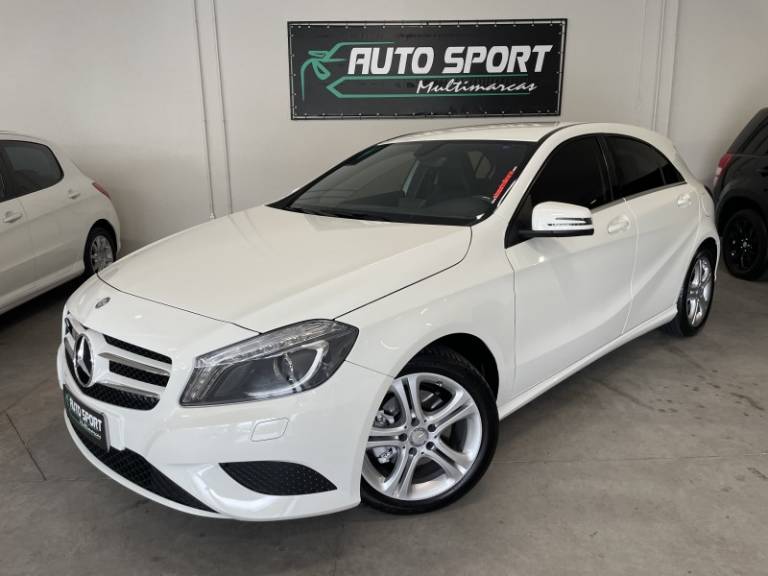 MERCEDES-BENZ - A 200 - 2015/2015 - Branca - R$ 93.900,00