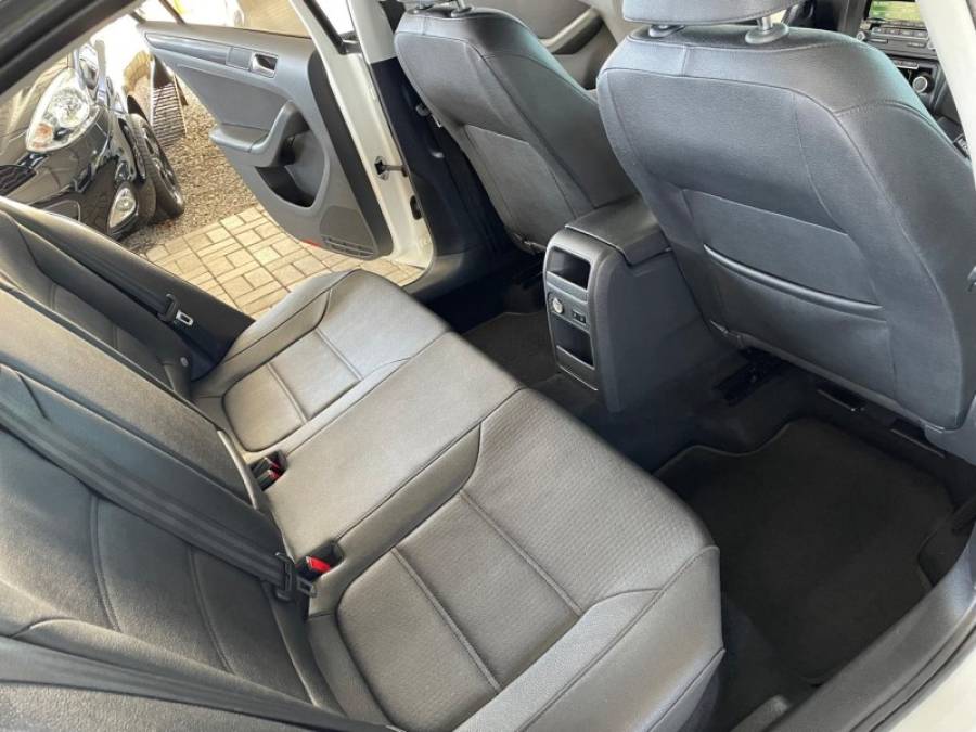 VOLKSWAGEN - JETTA - 2012/2012 - Branca - R$ 69.900,00