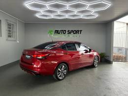NISSAN - VERSA - 2022/2023 - Vermelha - R$ 97.800,00