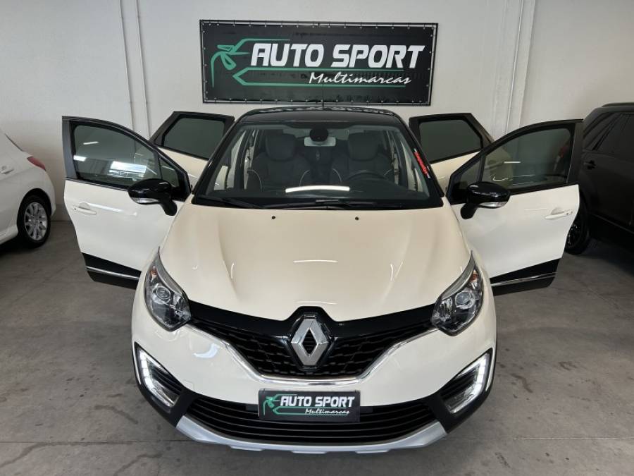 RENAULT - CAPTUR - 2017/2018 - Branca - R$ 80.000,00