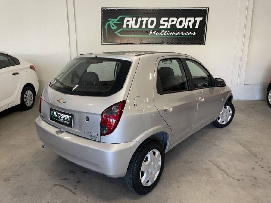 CHEVROLET - CELTA - 2013/2014 - Prata - R$ 39.900,00