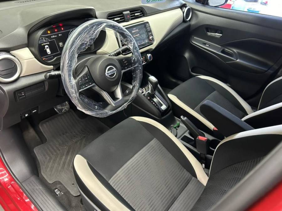 NISSAN - VERSA - 2022/2023 - Vermelha - R$ 97.800,00
