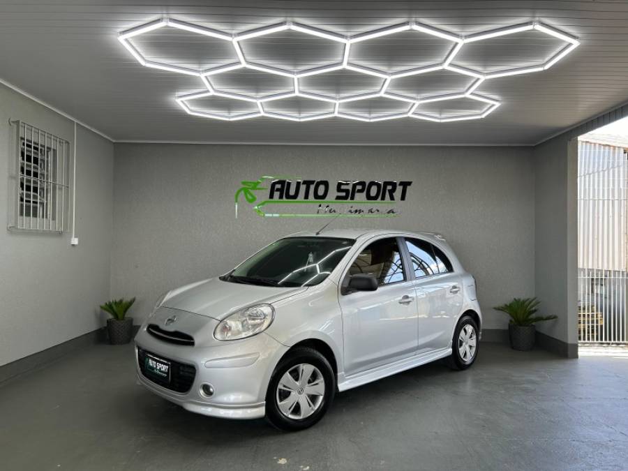 NISSAN - MARCH - 2013/2014 - Prata - R$ 40.900,00