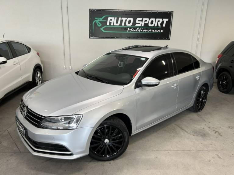 VOLKSWAGEN - JETTA - 2015/2015 - Prata - R$ 73.900,00