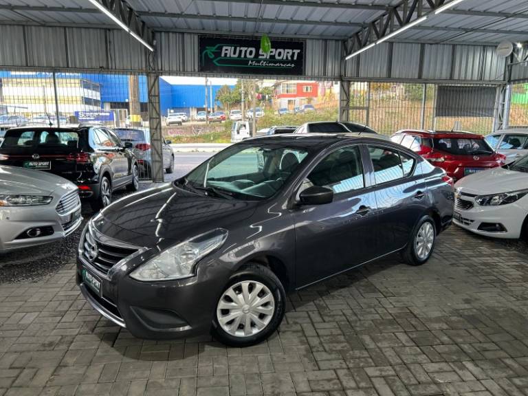 NISSAN - VERSA - 2016/2016 - Cinza - R$ 46.900,00