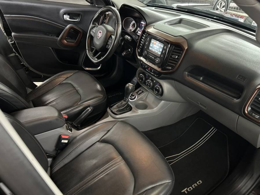 FIAT - TORO - 2017/2018 - Preta - R$ 99.800,00