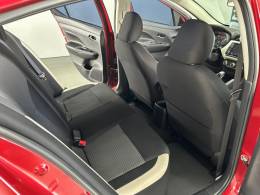 NISSAN - VERSA - 2022/2023 - Vermelha - R$ 97.800,00