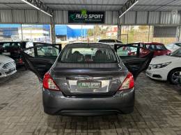 NISSAN - VERSA - 2016/2016 - Cinza - R$ 46.900,00
