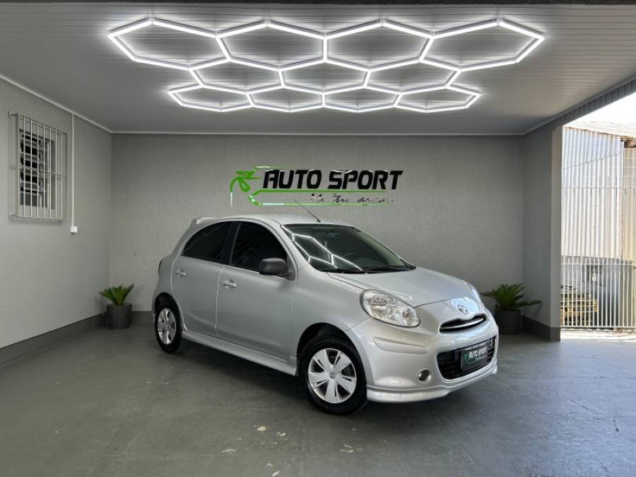 NISSAN - MARCH - 2013/2014 - Prata - R$ 40.900,00