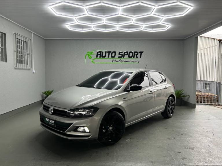 VOLKSWAGEN - POLO - 2017/2018 - Prata - R$ 68.990,00