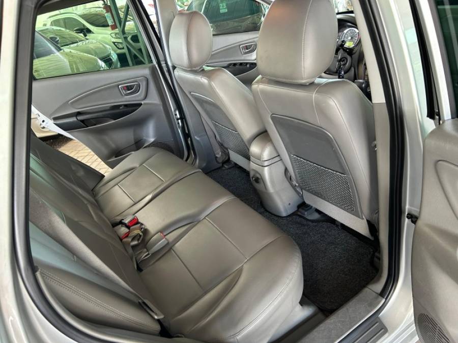 HYUNDAI - TUCSON - 2015/2016 - Prata - R$ 67.000,00