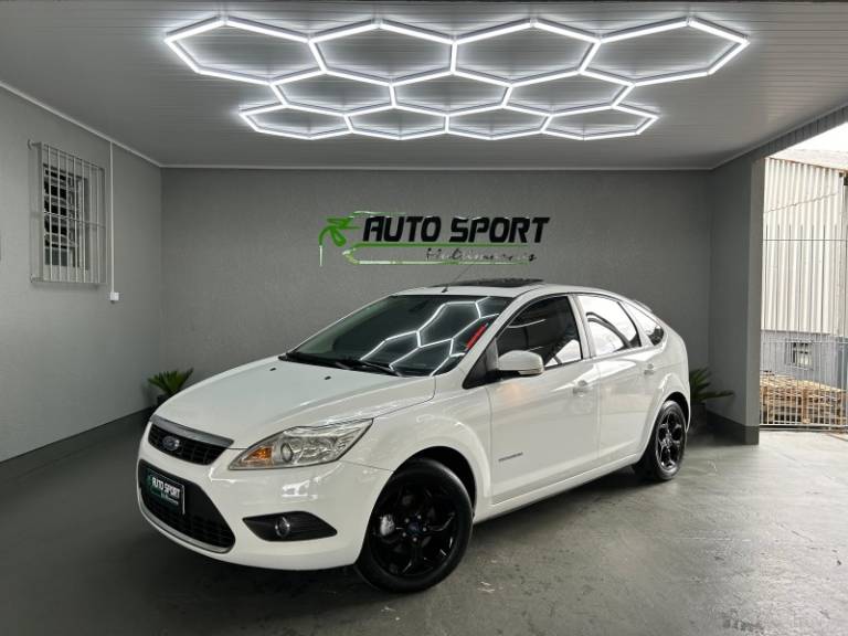 FORD - FOCUS - 2013/2013 - Branca - R$ 55.900,00