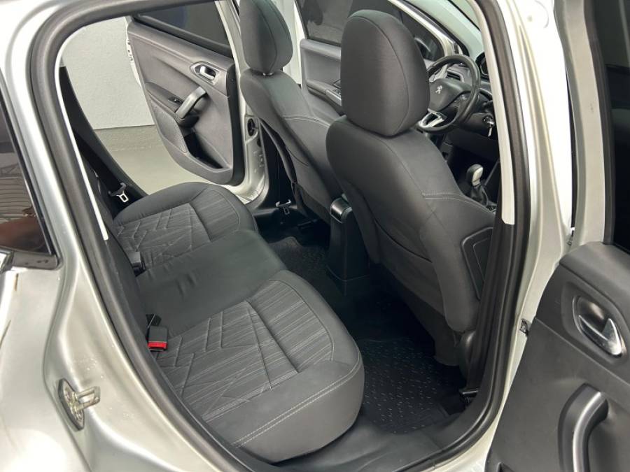PEUGEOT - 208 - 2015/2016 - Prata - R$ 56.000,00