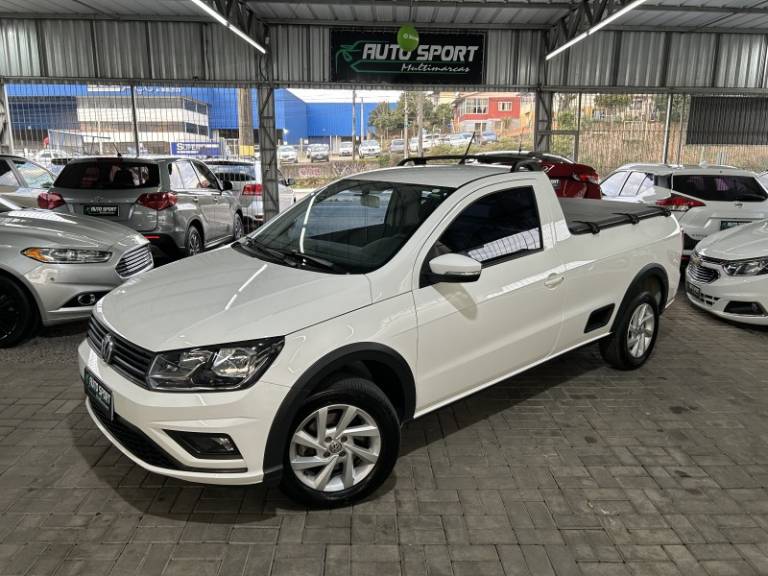 VOLKSWAGEN - SAVEIRO - 2022/2023 - Branca - R$ 82.900,00