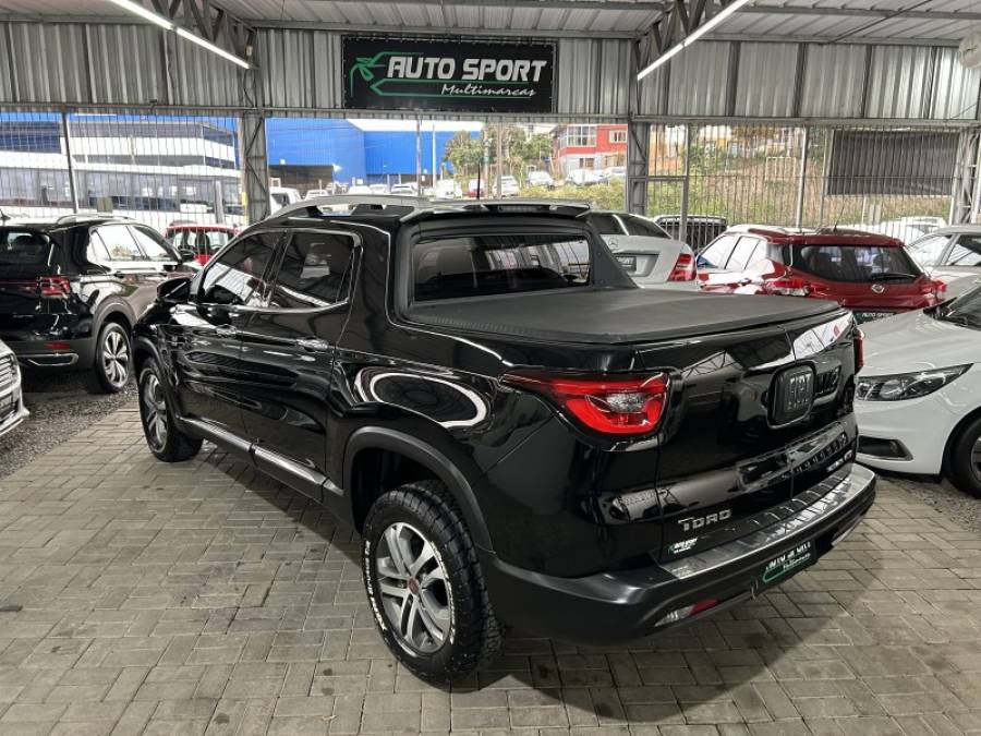 FIAT - TORO - 2017/2018 - Preta - R$ 99.800,00