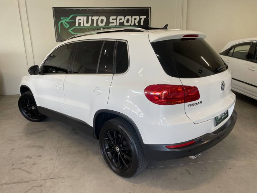 VOLKSWAGEN - TIGUAN - 2013/2014 - Branca - R$ 69.900,00