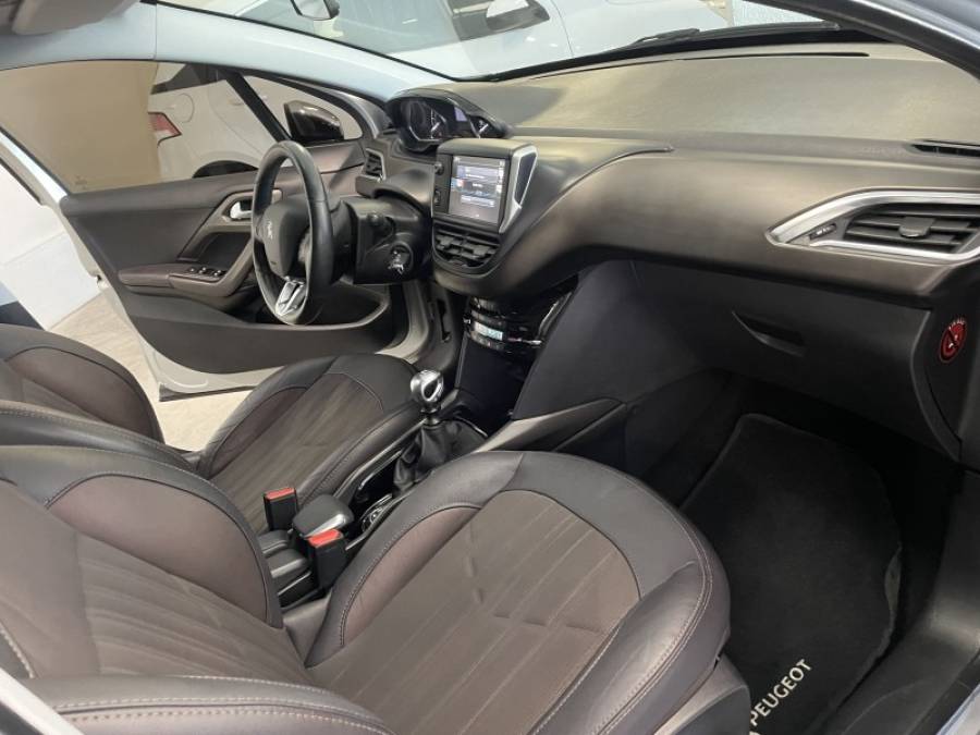 PEUGEOT - 2008 - 2017/2017 - Prata - R$ 61.000,00