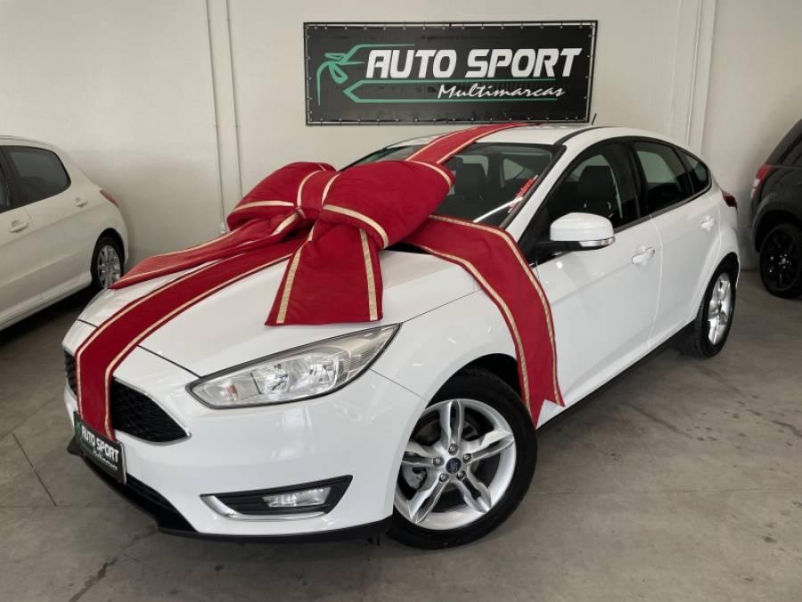 FORD - FOCUS - 2015/2016 - Branca - R$ 59.900,00