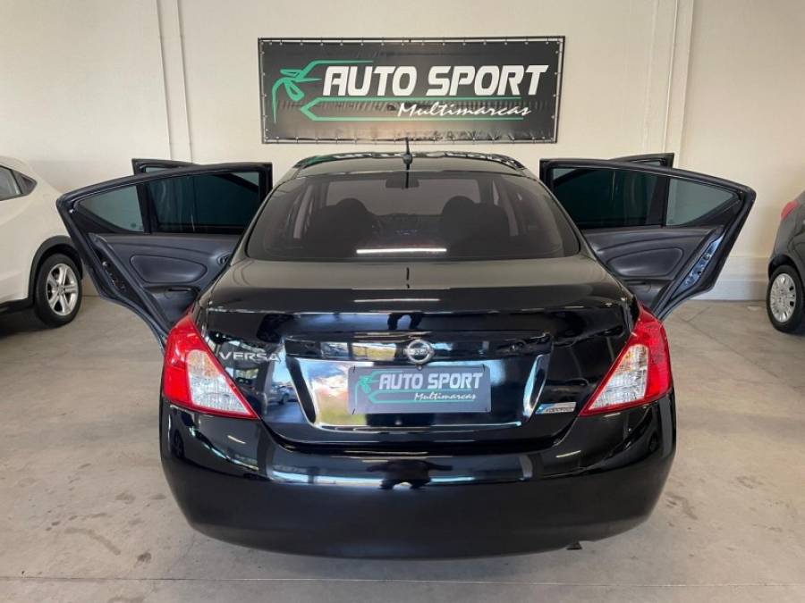 NISSAN - VERSA - 2012/2012 - Preta - R$ 33.900,00
