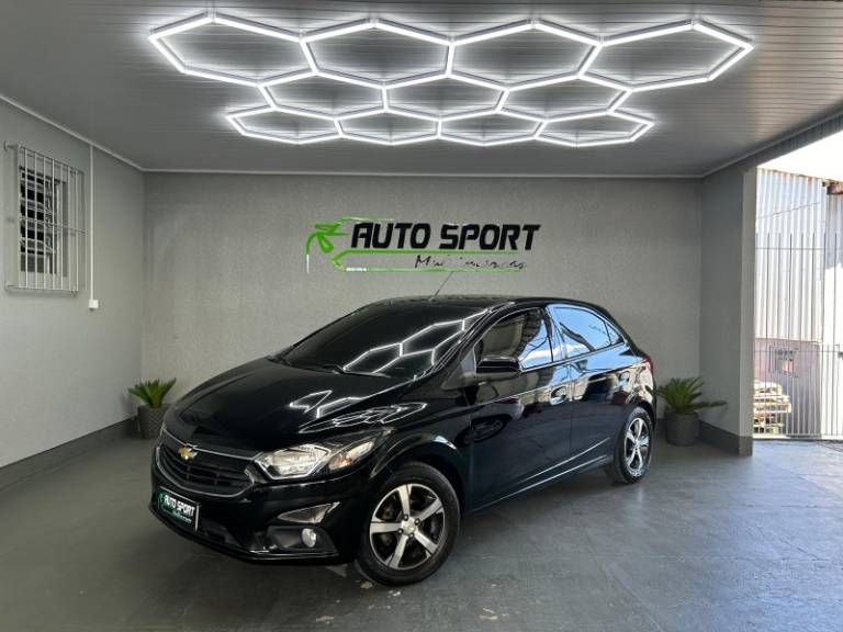 CHEVROLET - ONIX - 2017/2018 - Preta - R$ 67.900,00