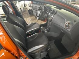 RENAULT - SANDERO - 2015/2015 - Laranja - R$ 46.000,00