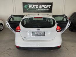 FORD - FOCUS - 2015/2016 - Branca - R$ 59.900,00