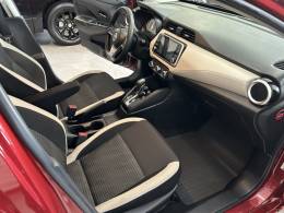 NISSAN - VERSA - 2022/2023 - Vermelha - R$ 97.800,00