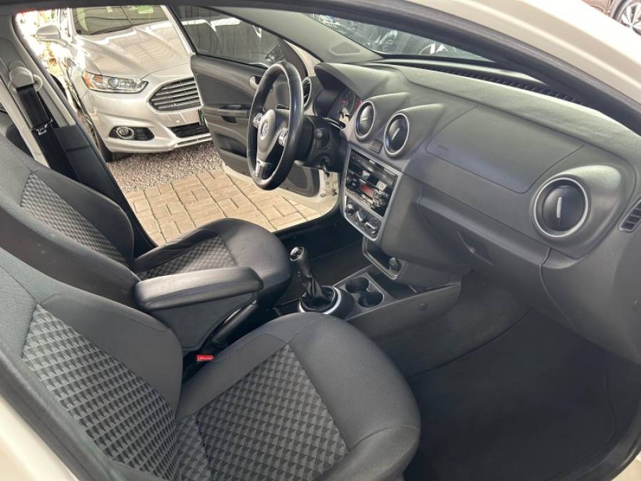 VOLKSWAGEN - VOYAGE - 2015/2015 - Branca - R$ 43.900,00