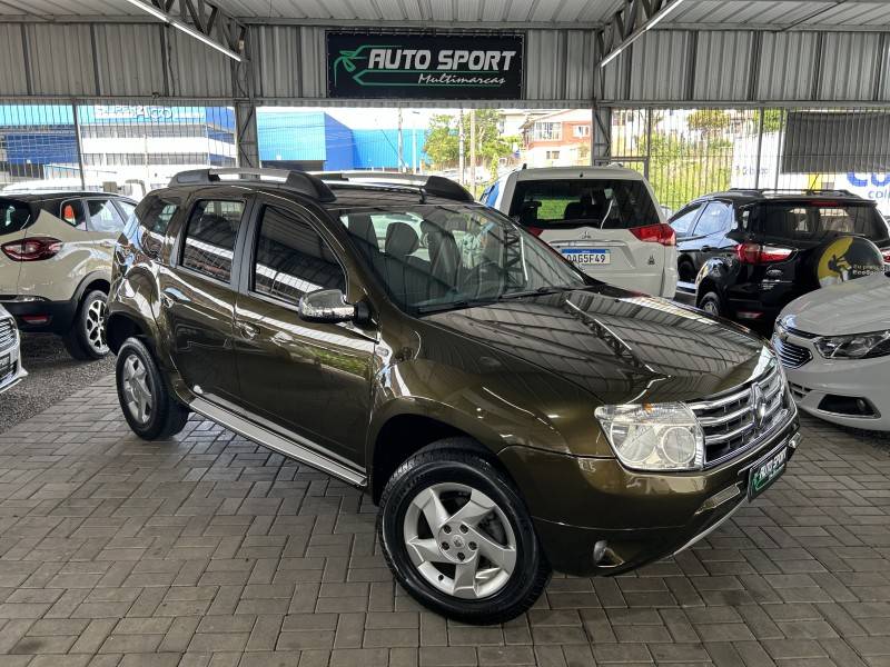 RENAULT - DUSTER - 2013/2014 - Verde - R$ 59.800,00