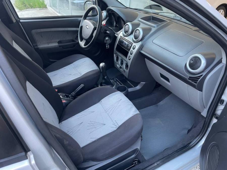 FORD - FIESTA - 2010/2010 - Prata - R$ 28.900,00