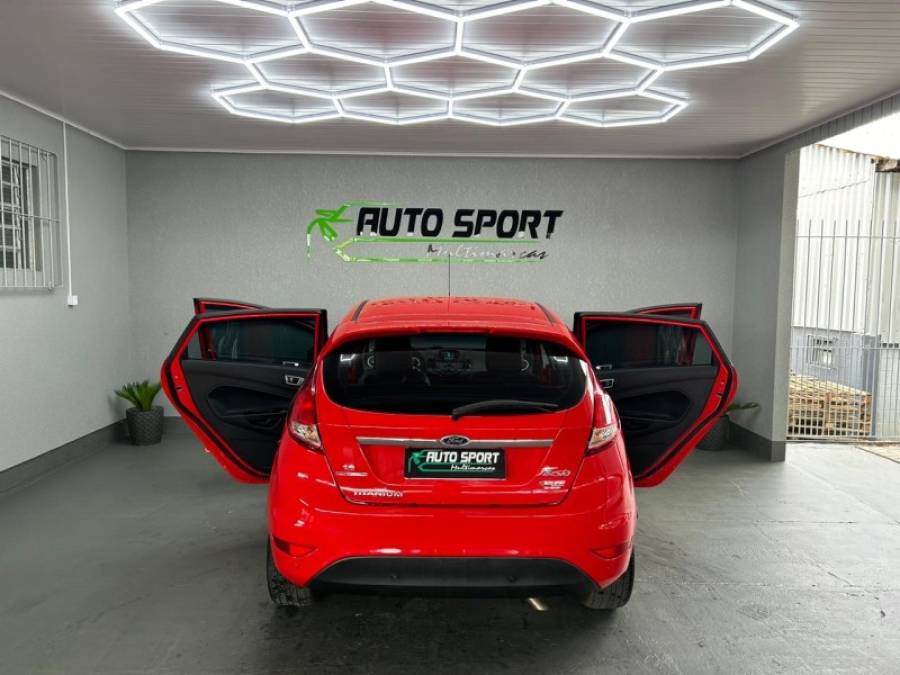 FORD - FIESTA - 2013/2014 - Vermelha - R$ 45.000,00