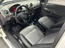 VOLKSWAGEN - SAVEIRO - 2015/2015 - Branca - R$ 76.990,00