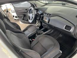 CHEVROLET - ONIX - 2014/2014 - Branca - R$ 43.900,00