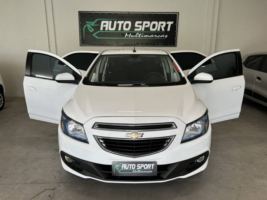 CHEVROLET - ONIX - 2014/2015 - Branca - R$ 54.900,00