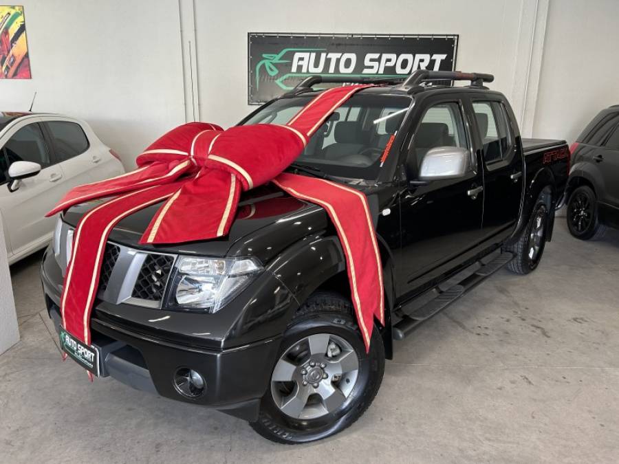 NISSAN - FRONTIER - 2011/2012 - Preta - R$ 95.000,00