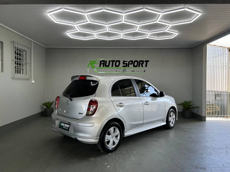 NISSAN - MARCH - 2013/2014 - Prata - R$ 40.900,00