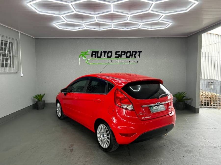 FORD - FIESTA - 2013/2014 - Vermelha - R$ 45.000,00