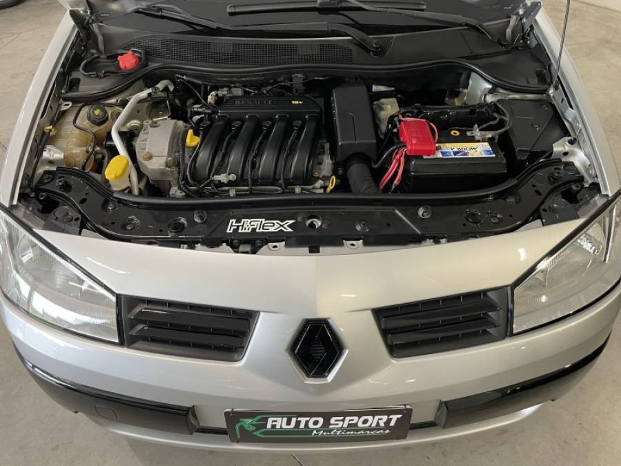 RENAULT - MÉGANE - 2011/2011 - Prata - R$ 35.900,00