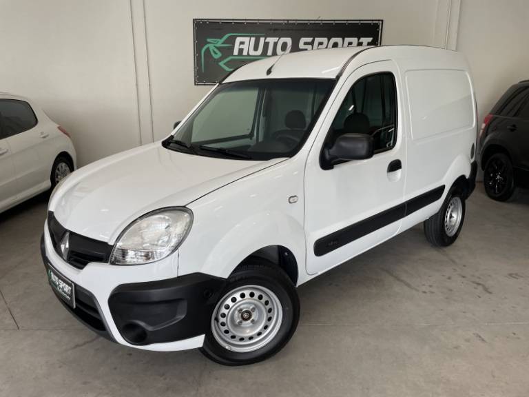 RENAULT - KANGOO - 2015/2016 - Branca - R$ 46.900,00